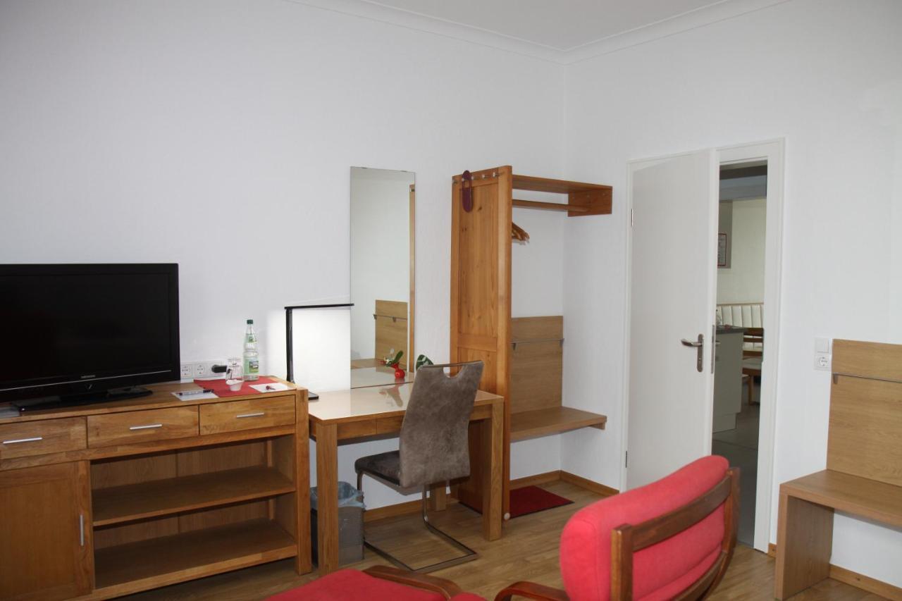 Famos Schlafen Hotel Warburg Buitenkant foto